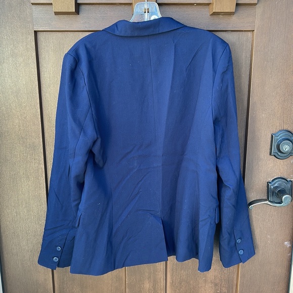 Structured Blazer in Navy Blue - Picture 2 of 4